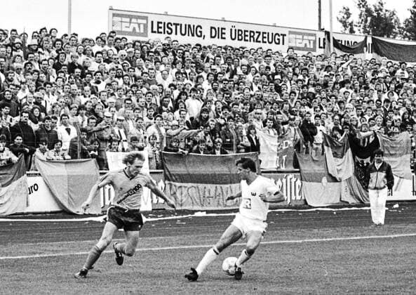 Aus VfL Wolfsburg - Eintracht Braunschweig 1:2 (Aufstiegsrunde zur 2. BL 1987 88 Gruppe Nord am 19.06.1988 im VfL Stadion