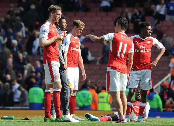 Football - 2016 2017 Premier League - Arsenal vs. Everton A dejected Mesut Ozil and Per Mertesacker of Arsenal after failing to qualify for the Champions League after the match at The Emirates. COLORSPORT ANDREW COWIE 