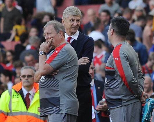 Football - 2016 2017 Premier League - Arsenal vs. Everton Arsenal Manager Arsene Wenger watches from the tunnel with Vic Akers as his players walk round the ground after failing to qualify for the Champions League after the match at The Emirates. COLORSPORT ANDREW COWIE 