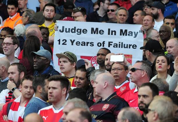 Football - 2016 2017 Premier League - Arsenal vs. Everton Banners ,around the ground for and against Arsene Wenger to leave at The Emirates. COLORSPORT ANDREW COWIE 