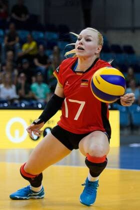21.05.2017, Kleine EWE Arena, Oldenburg Volleyball, Länderspiel Laenderspiel, Deutschland vs. Ungarn Abwehr Anna Pogany ( 17 GER) Libero