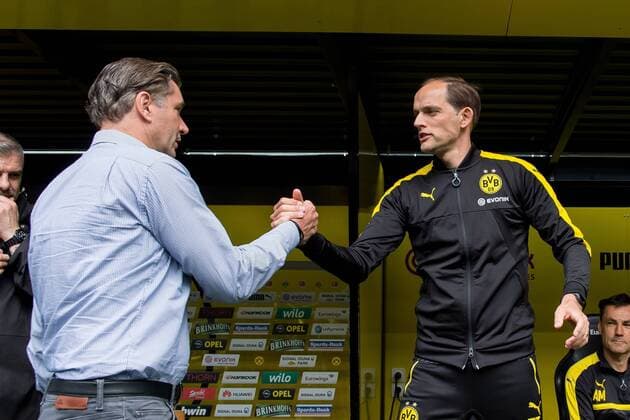Thomas Tuchel - Stationen als Trainer, Borussia Dortmund 2015 - 2017 Dortmund, Germany 20.05.2017, 1. Bundesliga 34. Spieltag, BV Borussia Dortmund - SV Werder Bremen, Sportdirektor Michael Zorc (BVB) und Trainer Thomas Tuchel (BVB) geben sich die Hand ( DeFodi001