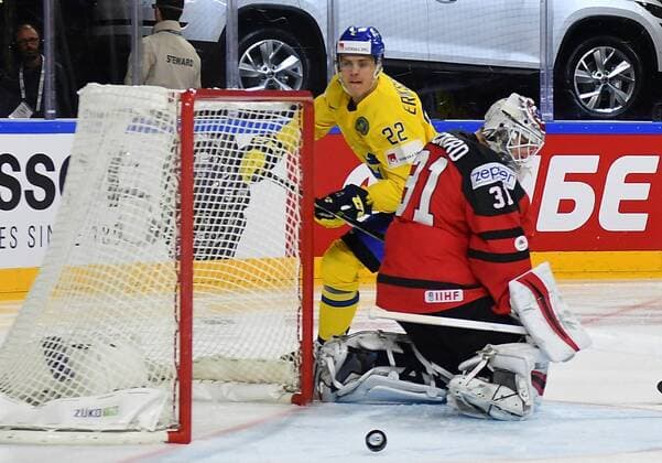 Eishockey, WM, Finale, Kanada - Schweden 21.05.2017, xblx, Eishockey WM 2017, Finale, Gold Medal Game, Kanada - Schweden, emspor, v.l. Joel Eriksson Ek (Team Schweden, Sverige, Sweden), Calvin Pickard (Team Canada, Kanada) Koeln