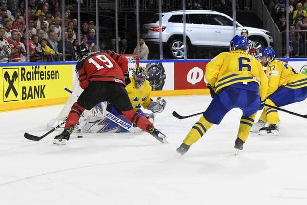 Eishockey, WM, Finale, Kanada - Schweden IIHF Eishockey-WM 2017 Canada - Sweden on 21.05.2017 at Lanxess Arena in Cologne Torchance fuer Michael Matheson ( 19 Team Canada) gegen Henrik Lundqvist ( 35 Sweden) wd