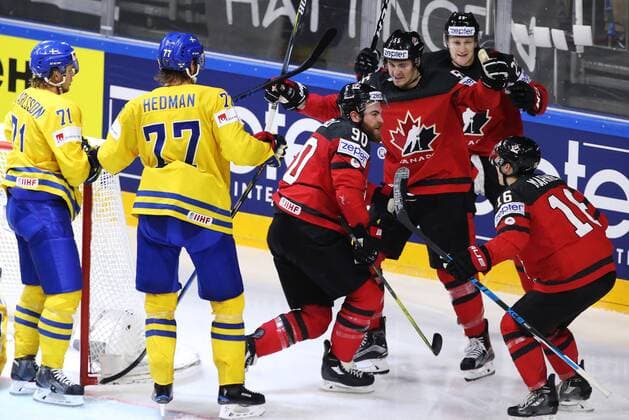 COLOGNE, GERMANY - MAY 21, 2017: Sweden s William Karlsson (L) and Victor Hedman (2nd L) look on as Canada s Ryan O Reilly, Mark Scheifele, Nate Mackinnon, and Mitch Marner (from C L-R) celebrate a goal in their 2017 IIHF Ice hockey Eishockey World Championship WM Weltmeisterschaft final game at Lanxess Arena. Anton Novoderezhkin TASS  TS04FC0A