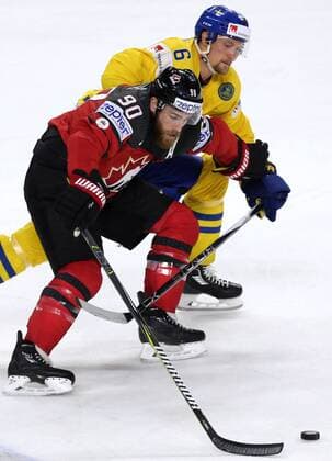 Eishockey, WM, Finale, Kanada - Schweden COLOGNE, GERMANY - MAY 21, 2017: Canada s Ryan O Reilly (front) and Sweden s Anton Stralman in their 2017 IIHF Ice hockey Eishockey World Championship WM Weltmeisterschaft final game at Lanxess Arena. Anton Novoderezhkin TASS  TS04FC02