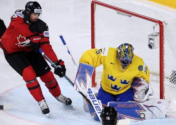 COLOGNE, GERMANY - MAY 21, 2017: Canada;s Alex Killorn (L) and Sweden s goaltender Henrik Lundqvist in their 2017 IIHF Ice hockey Eishockey World Championship WM Weltmeisterschaft final game at Lanxess Arena. Anton Novoderezhkin TASS  TS04FBFB
