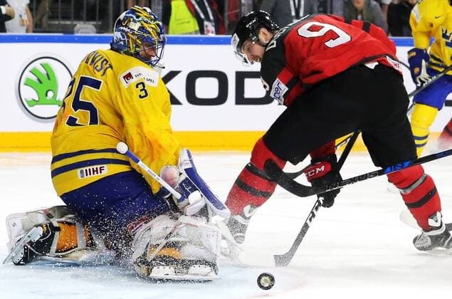 COLOGNE, GERMANY - MAY 21, 2017: Sweden s goaltender Henrik Lundqvist (L) and Canada s Matt Duchene in their 2017 IIHF Ice hockey Eishockey World Championship WM Weltmeisterschaft final game at Lanxess Arena; Sweden won the match 2-1 in a penalty shootout. Alexander Demianchuk TASS  TS04FC38