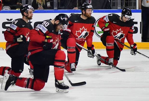 21.05.2017, xblx, Eishockey WM 2017, Finale, Gold Medal Game, Kanada - Schweden, emspor, v.l. Calvin de Haan (Team Canada, Kanada), Ryan O Reilly (Team Canada, Kanada), Sean Couturier (Team Canada, Kanada), Josh Morrissey (Team Canada, Kanada), enttaeuscht, enttaeuscht schauend, dissapointed Koeln