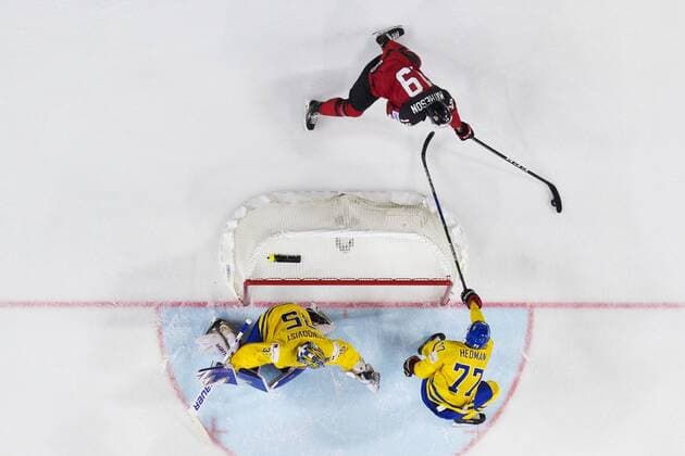 170521 Kanadas Mike Matheson utmanar Sveriges malvakt Henrik Lundqvist och Victor Hedman under finalen mellan Kanada och Sverige pa ishockey-VM den 21 maj 2017 i Köln.  Copyright: JOELxMARKLUND BB170521JM247
