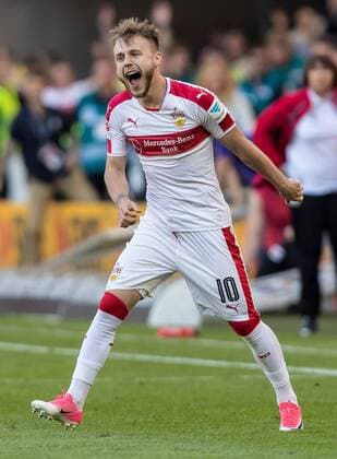 Stuttgart, Deutschland, 21.05.2017, 2. Bundesliga 34. Spieltag, VfB Stuttgart - FC Wuerzburger Kickers, Alexandru Iulian Maxim (VFB) schlussjubel ( DeFodi507