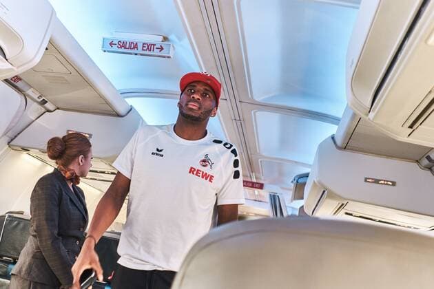 22.05.2017, Köln, Deutschland, Asienreise des Fußball Bundesligisten 1.FC Köln, Kölns Anthony Modeste im Flugzeug auf dem Weg nach China