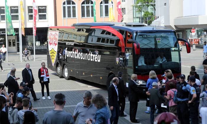 VfB Stuttgart Empfang Rathaus Meisterschaft 2. Bundesliga Deutschland, Stuttgart, 22.05.2017, Fussball, 2. Bundesliga, Saison 2016 2017, VfB Stuttgart Empfang Rathaus Meisterschaft 2. Bundesliga: Ankunft Mannschaftsbus.