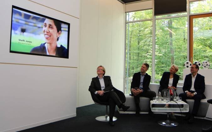 23.05.2017 Frankfurt am Main, DFB Zentrale Frauennationalmannschaft und Commerzbank starten TV-Kampagne zur EM in den Niederlanden Bild zeigt: Annette Seitz (Presse DFB-Frauen), Denni Strich DFB-Direktor Marketing, Doris Fitschen (DFB) und Uwe Hellmann, Leiter Brand Management der Commerzbank