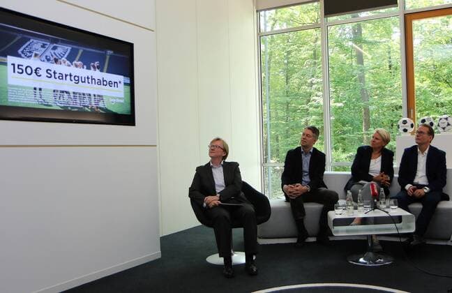 23.05.2017 Frankfurt am Main, DFB Zentrale Frauennationalmannschaft und Commerzbank starten TV-Kampagne zur EM in den Niederlanden Bild zeigt: Annette Seitz (Presse DFB-Frauen), Denni Strich DFB-Direktor Marketing, Doris Fitschen (DFB) und Uwe Hellmann, Leiter Brand Management der Commerzbank
