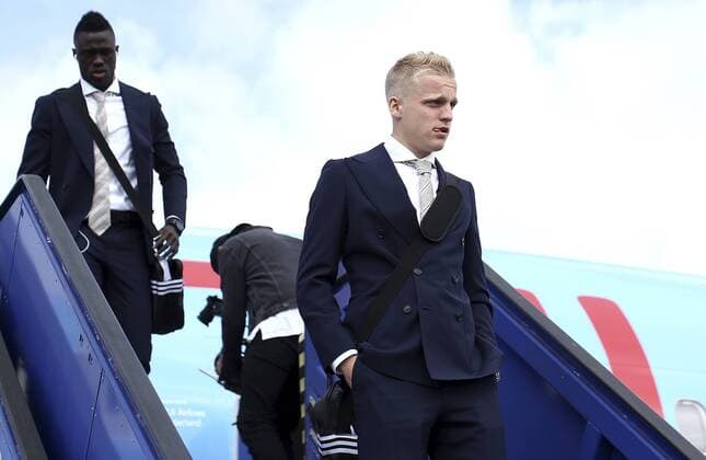 Previews - UEFA Europa League Final 170523 STOCKHOLM, SWEDEN - MAY 23: Donny van de Beek of Ajax arrives with team mates ahead of the UEFA Europa League Final between Ajax and Manchester United ManU at Friends Arena on May 23, 2017 in Stockholm, Sweden. (Photo by Jan Kruger - UEFA) Local Caption Donny van de Beek I denna handout-bild fran UEFA den 23 maj 2017 i Stockholm.  Copyright: JanxKrugerx-xUEFA BB170523BB216
