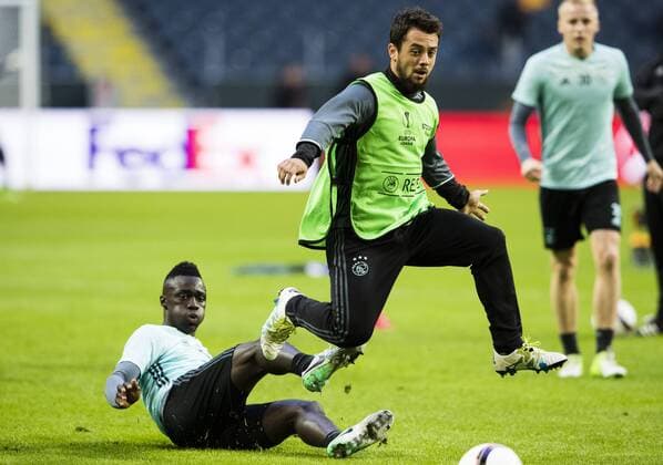 170523 Ajax Davinson Sanchez och Amin Younes under en fotbollsträning inför finalen av Europa League den 23 maj 2017 i Stockholm.  Copyright: ANDREASxLxERIKSSON BB170523AE041