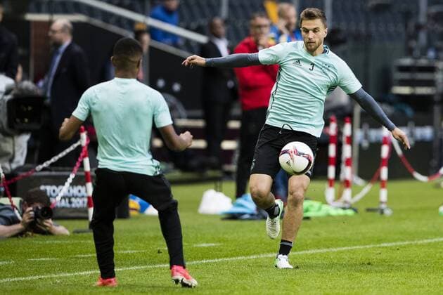 170523 Ajax JoÃ«l Veltman under en fotbollsträning inför finalen av Europa League den 23 maj 2017 i Stockholm.  Copyright: ANDREASxLxERIKSSON BB170523AE043