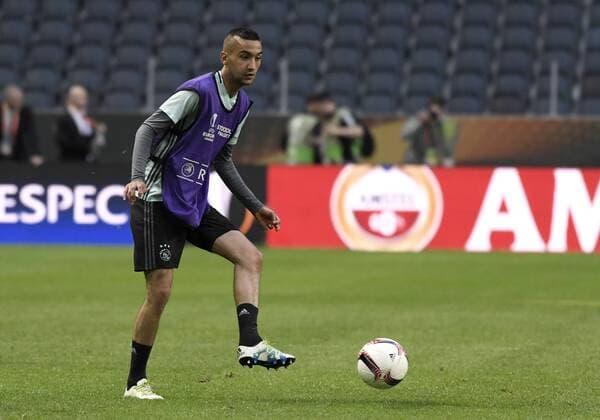Ajax fotbollslag tränar pa Friends Arena inför UEFA Europa League-finalen, AFC Ajax och Manchester United ManU Friends Arena, Stockholm, 2017-05-23 (c) Patrik C Österberg IBL English: Ajax football team training at Friends Arena in front of the UEFA Europa League final, AFC Ajax and Manchester United, Friends Arena, Stockholm, 2017-05-23 Ajax football team training at Friends Arena - 