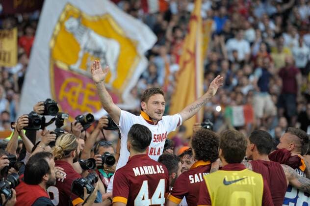 IPP20150525 Football - soccer: Serie A, Lazio Rom - AS Rom, Totti Francesco, festeggia sotto la curva sud dei tifosi (Hinweis: Verwendung nur in Deutschland - only Germany) xHOCHxZWEIx xItalyxPhotoxPressx 