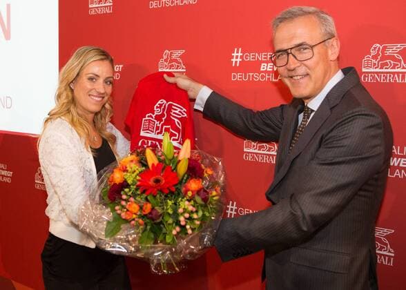 Tennis Profi ANGELIQUE KERBER (GER) und Generali Deutschland-Chef Giovanni Liverani bei einem Sponsoren Termin in Muenchen Juergen Hasenkopf