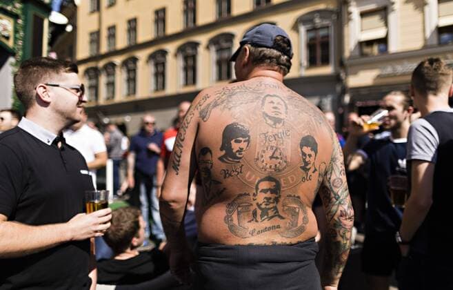 Stockholm, 24.05.2017 ManU Fan mit hat die großen Idole von United auf dem Rücken tätowiert Ajax Amsterdam - Manchester United ManU