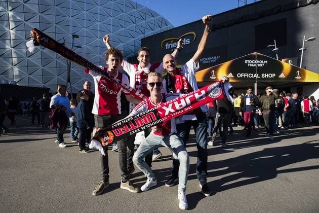 170524 Supportrar till Ajax utanför arenan innan finalen i Europa League mellan Ajax och Manchester United ManU den 24 maj 2017 i Stockholm.  Copyright: ANDREASxLxERIKSSON BB170524AE026