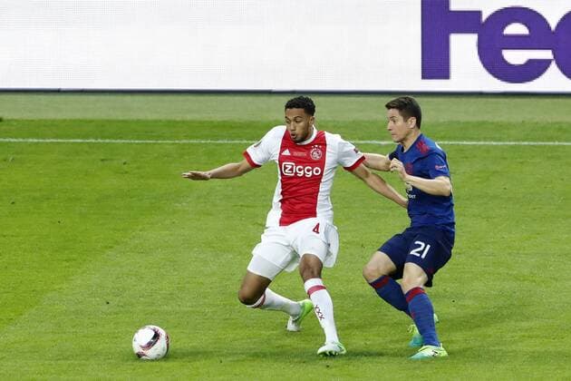 170524 Ajax Jairo Riedewald och Manchester Uniteds Ander Herrera under finalen i Europa League mellan Ajax och Manchester United ManU den 24 maj 2017 i Stockholm.  Copyright: ANDREASxLxERIKSSON BB170524AE040