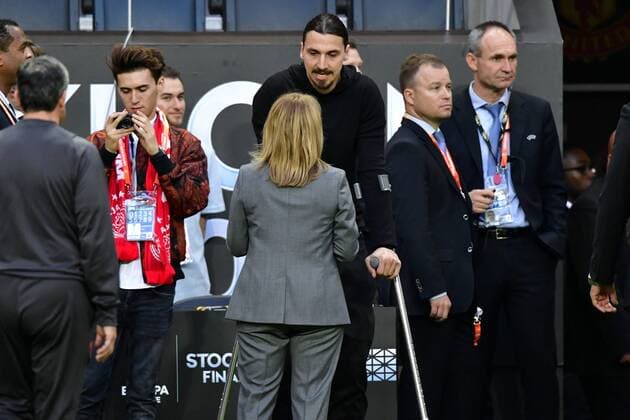 170524 Manchester Uniteds Zlatan Ibrahimovic med kryckor inför finalen i Europa League mellan Ajax och Manchester United ManU den 24 maj 2017 i Stockholm.  Copyright: LUDVIGxTHUNMAN BB170524LT050
