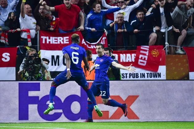170524 Manchester Uniteds Paul Pogba jublar med malskytten till 0-2 Henrikh Mkhitaryan under finalen i Europa League mellan Ajax och Manchester United ManU den 24 maj 2017 i Stockholm.  Copyright: LUDVIGxTHUNMAN BB170524LT054