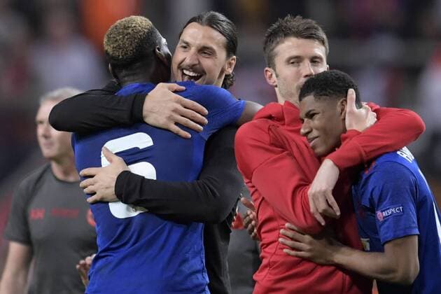 170524 Manchester Uniteds Paul Pogba kramar Zlatan Ibrahimovic som jublar efter slutsignalen iunder finalen i Europa League mellan Ajax och Manchester United ManU den 24 maj 2017 i Stockholm.  Copyright: JOELxMARKLUND BB170524JM029