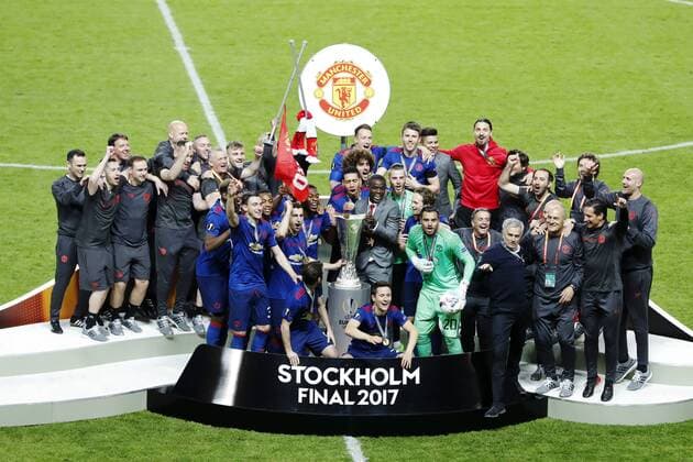 Bilder des Tages - SPORT 170524 Manchester Uniteds spelare jublar med pokalen efter vinsten i finalen i Europa League mellan Ajax och Manchester United ManU den 24 maj 2017 i Stockholm.  Copyright: ANDREASxLxERIKSSON BB170524AE069