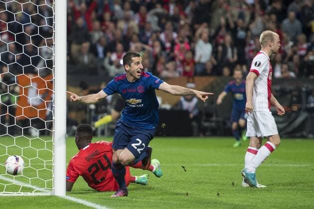 170524 Manchester Uniteds Henrikh Mkhitaryan gör 0-2 och jublar framför Ajax malvakt Andre Onana under finalen i Europa League mellan Ajax och Manchester United ManU den 24 maj 2017 i Stockholm.  Copyright: JOHANNAxLUNDBERG BB170524JL026