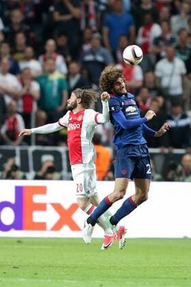 SOLNA 24.05.2017 FINALOWY MECZ LIGA EUROPY SZTOKHOLM SEZON 2016 17 --- UEFA EUROPA LEAGUE FINAL MATCH STOCKHOLM: AJAX AMSTERDAM - Manchester United ManU FC LASSE SCHONE MAROUANE FELLAINI FOT. PIOTR KUCZA FOTOPYK NEWSPIX.PL --- Newspix.pl  170524PYK0055