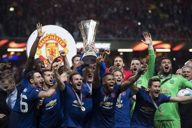 170524 Manchester Uniteds Zlatan Ibrahimovic jublar med lagkamrater som lyfter pokalen efter vinsten i finalen i Europa League mellan Ajax och Manchester United ManU den 24 maj 2017 i Stockholm.  Copyright: JOELxMARKLUND BB170524JM043