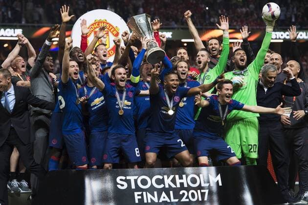 170524 Manchester Uniteds spelare jublar efter att ha vunnit finalen i Europa League mellan Ajax och Manchester United ManU den 24 maj 2017 i Stockholm.  Copyright: JOELxMARKLUND BB170524JM064