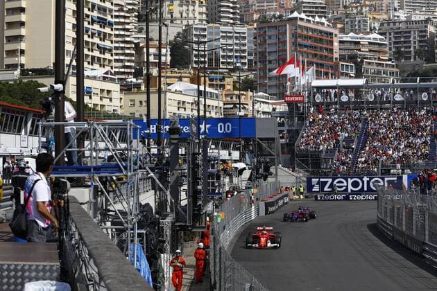 Motorsports: FIA Formula One World Championship WM Weltmeisterschaft 2017, Grand Prix of Monaco, 7 Kimi Raikkonen (FIN, Scuderia Ferrari), 26 Daniil Kvyat (RUS, Scuderia Toro Rosso), Monte Carlo Monaco xHOCHxZWEIx