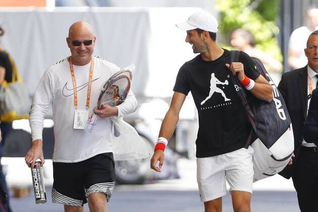 Novak Djokovic (SER) et Andre Agassi ( Entraineur coach ) TENNIS : Internationaux de France - Entrainement - 25 05 2017 GwendolineLeGoff Panoramic 