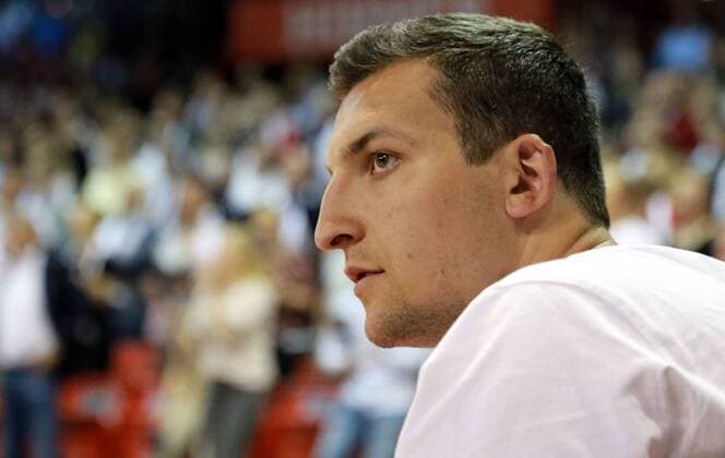 Paul Zipser (Chicago Bulls) verfolgt das Spiel. Basketball BBL-Playoff FC Bayern Basketball - Brose Baskets Bamberg 25.05.2017