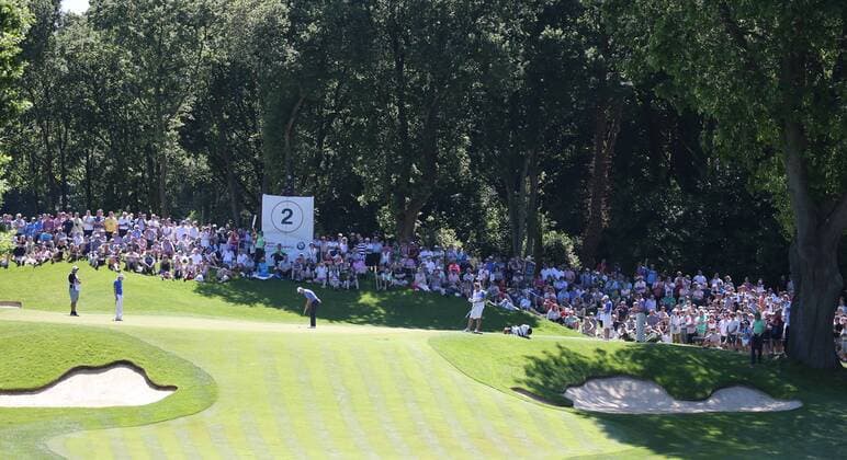 May 26th 2017, Virginia Water, Wentworth, Surrey, England; BMW PGA Golf Herren Championship golf, day 2; A large crowd watching the action on the second green xDavidxKissmanx  ActionPlus11883573
