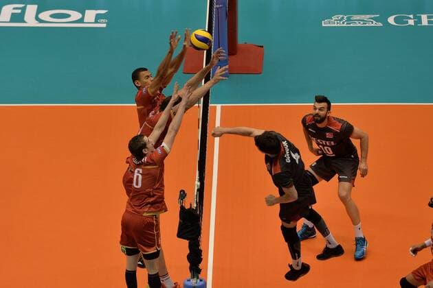 Benjamin Toniutti (france) vs Baturalp Gungor (turquie) VOLLEY-BALL : France vs Turquie - Tournoi de qualificacatif au championnat du monde - 26 05 2017 FredericChambert Panoramic 