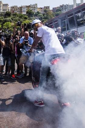 Themen der Woche - SPORT Bilder des Tages - SPORT May 26, 2017 - Monaco, Monaco - 44 HAMILTON Lewis from Great Britain of Mercedes W08 Hybrid EQ Power+ team Mercedes GP with his motorbike saluding to the fans during the Monaco Grand Prix of the FIA Formula 1 championship, at Monaco on 26th of 2017. F1 Grand Prix of Monaco - Previews  - ZUMAn230 20170526_zaa_n230_271 Copyright: xXavierxBonillax