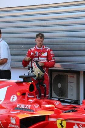 Sebastian Vettel (Scuderia Ferrari) schaut kritisch auf sein Auto, Grosser Preis von Monaco 2017, Motorsport, Formel 1, Qualifikation, 27.05.2017, Monte Carlo Copyright: xAndre Eibner-Pressefotox EP_JAE