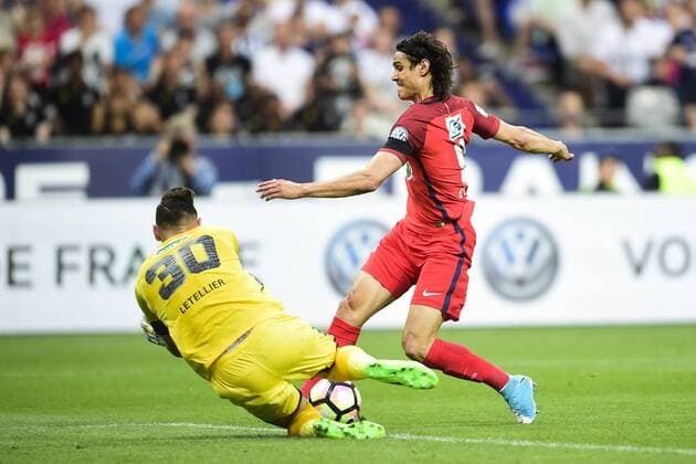 LETELLIER Alexandre (Angers) vs CAVANI Edinson (PSG) FOOTBALL : Angers vs PSG - Finale 100e coupe de France - 27 05 2017 JBAutissier Panoramic 