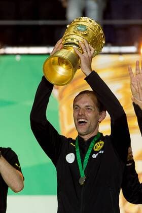 Bilder des Tages - SPORT Berlin, Deutschland, 27.05.2017, DFB-Pokal Finale, Eintracht Frankfurt - BV Borussia Dortmund, Trainer Thomas Tuchel (BVB) mit dem dfb pokal ( DeFodi001