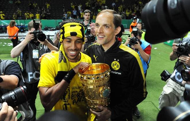 Fussball, DFB-Pokal-Finale, Deutschland, Herren, Saison 2016 2017, Olympiastadion Berlin: SG Eintracht Frankfurt (weiss) - Bor. Dortmund, BVB (gelb) 1:2; Jubel Trainer Thomas Tuchel (BVB) und Pierre-Emerick Aubameyang (BVB) mit Pokal. Jubel, Freude, Aktion.