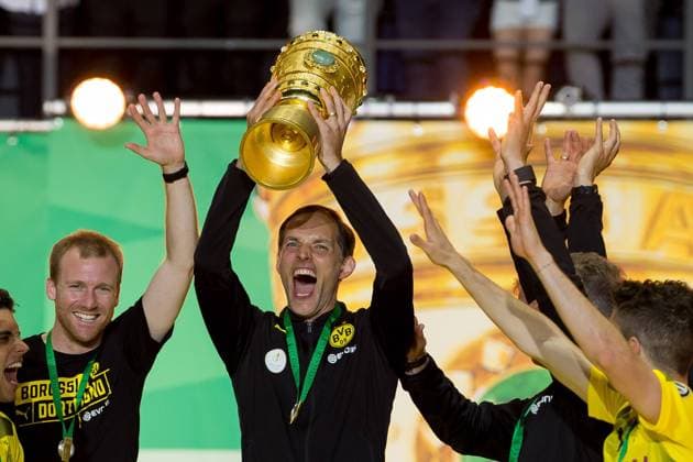 Thomas Tuchel - Stationen als Trainer, Borussia Dortmund 2015 - 2017 Berlin, Deutschland, 27.05.2017, DFB-Pokal Finale, Eintracht Frankfurt - BV Borussia Dortmund 1:2, der BVB ist DFB-Pokal Sieger 2017, Trainer Thomas Tuchel (BVB) mit dem DFB-Pokal ( DeFodi001