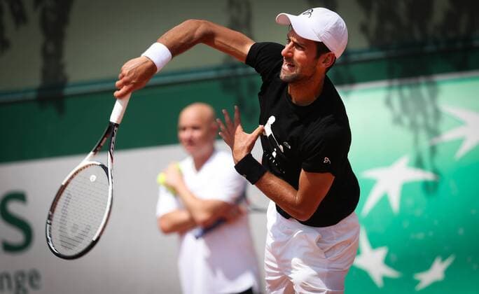 Bilder des Tages - SPORT Serbian Novak Djokovic and his new coach Andre Agassi pictured during a training practice at the Roland Garros French Open tennis tournament, in Paris, France, Sunday 28 May 2017. The Roland Garros Grand Slam takes place from 22 May to 11 June 2017. VIRGINIExLEFOUR  x05105122x