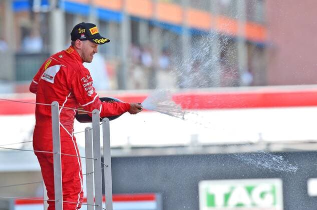 Sebastian Vettel (Scuderia Ferrari) bejubelt seinen Sieg mit Champagner, Grosser Preis von Monaco 2017, Motorsport, Formel 1, Siegerehrung, 28.05.2017, Monte Carlo Copyright: xANDRE xEibner-Pressefotox EP_JAE