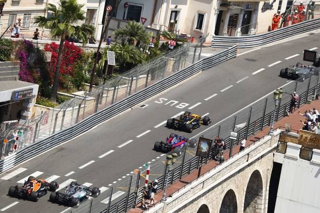 Motorsports: FIA Formula One World Championship WM Weltmeisterschaft 2017, Grand Prix of Monaco, 27 Nico Hulkenberg (GER, Renault F1 Team), 26 Daniil Kvyat (RUS, Scuderia Toro Rosso), 44 Lewis Hamilton (GBR, Mercedes AMG Petronas F1 Team), 2 Stoffel Vandoorne (BEL, McLaren Honda), Monte Carlo Monaco xHOCHxZWEIx
